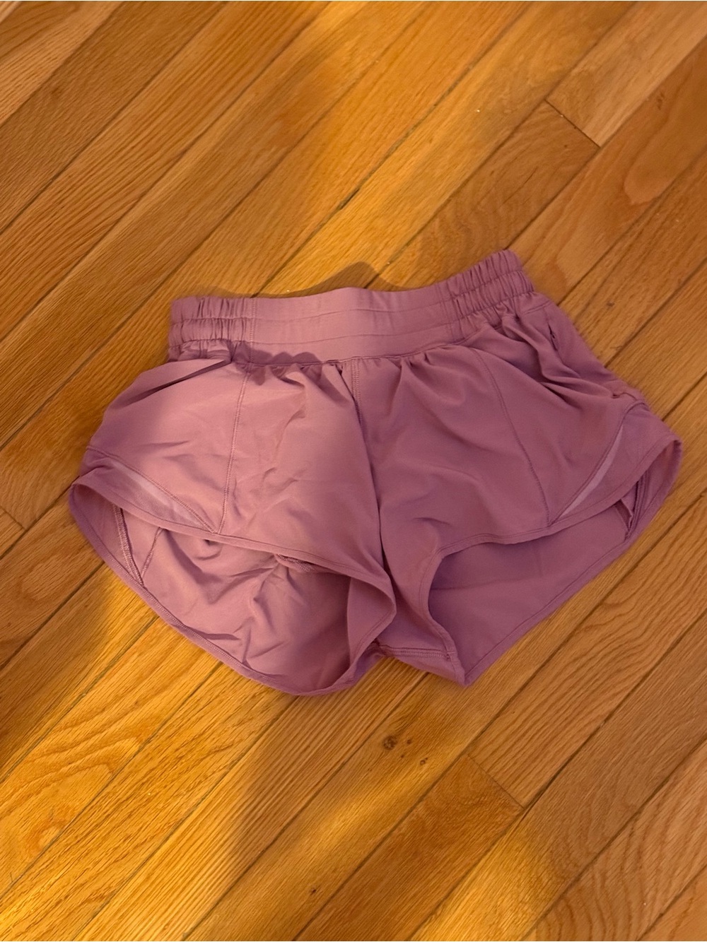 lululemon athletica mauve elastic waist athletic shorts Low Rise 2.5